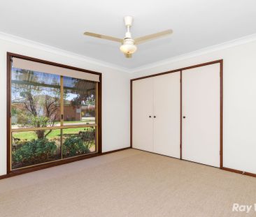 Central, low maintenance Villa - Photo 3