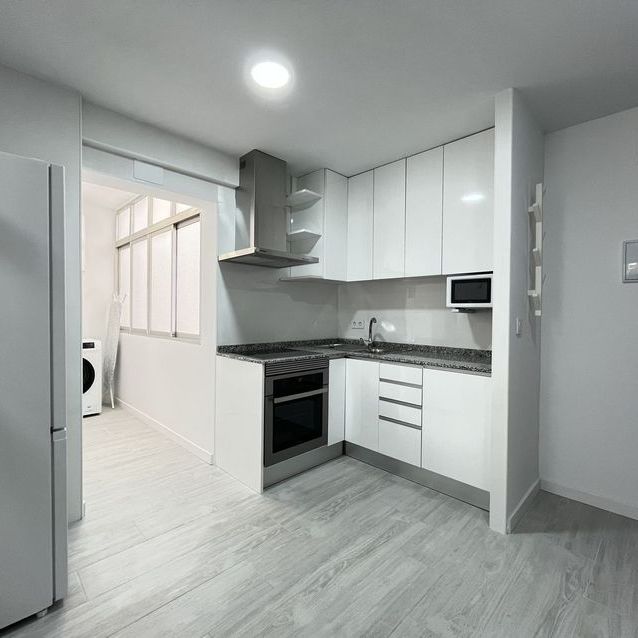 Alquiler de piso en Calle Eduardo Torroja - Photo 1