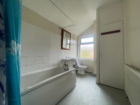 2 Bedroom Mid Terraced House For Rent - Photo 3