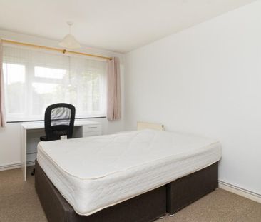 3 bedroom apartment to rent - Photo 4