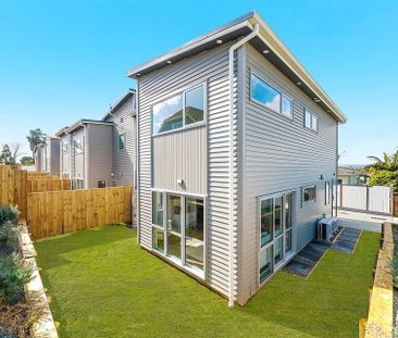 Luxury Brand New Home with Stunning Water Views - Photo 3