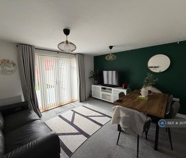 3 bedroom semi-detached house to rent - Photo 1