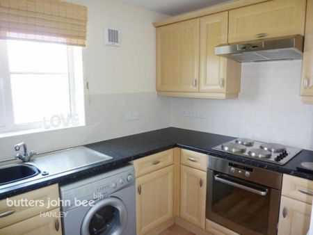 2 bedroom flat to rent - Photo 5