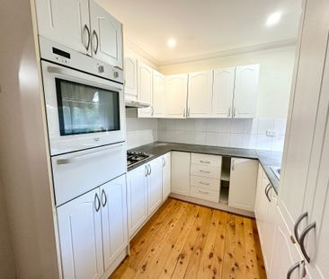 3 BEDROOM HOME IN PRIME LOCATION + WATER INCLUDED - Photo 4