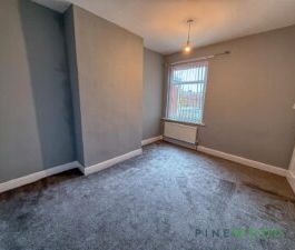 3 BEDROOM House - End Terrace - Photo 1