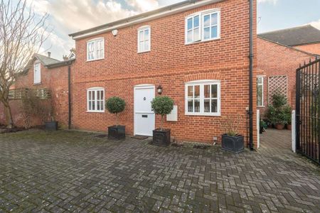 All inclusive short let. A wonderfully convenient home in the heart of Henley-on-Thames available for short lets, stays from one week. All bills included. - Photo 5