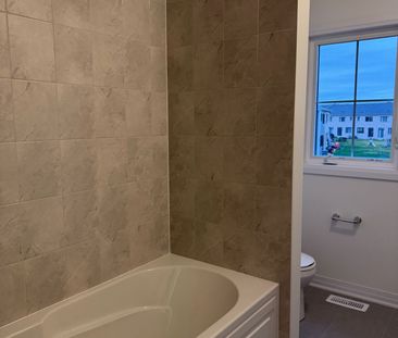 For Lease - 174 Aviron Crescent, Welland, Ontario - Photo 5