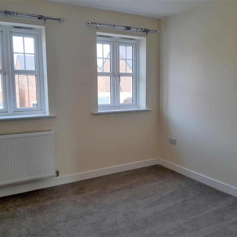 2 bedroom terraced house to rent - Photo 1