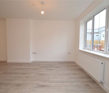 3 Bed Terraced House To Rent - Photo 2