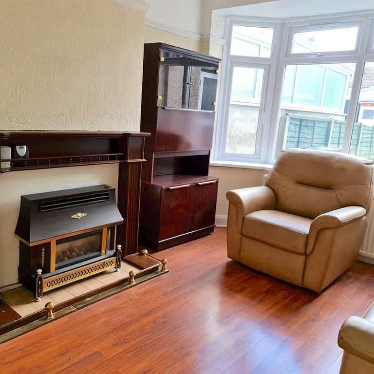 3 bedroom semi-detached house to rent - Photo 1