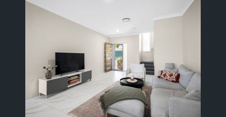Biiiiig three bedroom, two bathroom townhouse with ducted air conditioning throughout - Photo 4
