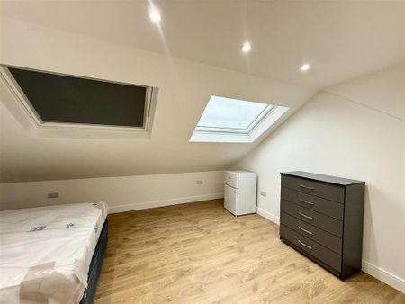 1 bedroom in a house share to rent - Photo 4