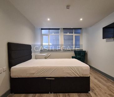 1 bedroom in a flat share to rent - Photo 5