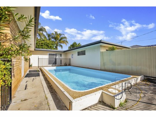 2 Ensenada Court, Broadbeach Waters QLD 4218 - House For Rent | Domain - Photo 1