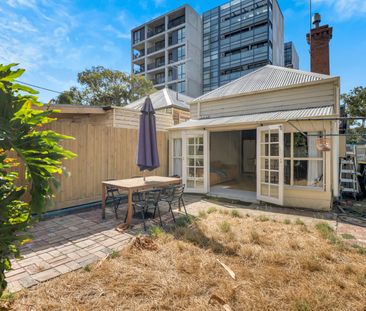 25 Little Gold Street, Brunswick VIC 3056 - House For Rent | Domain - Photo 1