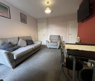 4 bedroom terraced house to rent - Photo 2