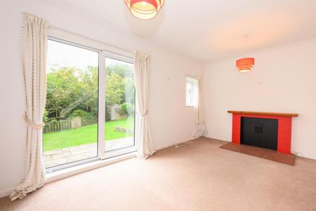 4 bedroom semi-detached house to rent - Photo 4