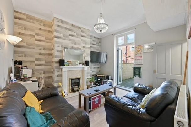 4 bedroom terraced house to rent - Photo 1