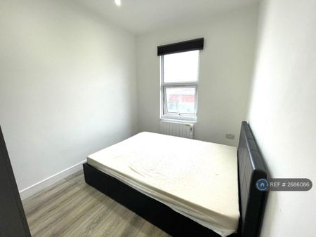 2 bedroom maisonette to rent - Photo 2