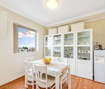 Spacious 3 Bedroom Apartment In Exceptional Location - Photo 6