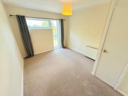 2 bedroom Flat To Let - Photo 2