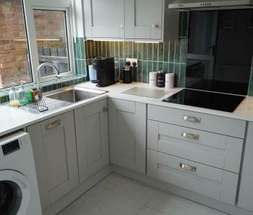 8 Month Lease @, 49 Thornhill Parade, Belfast, BT5 7AT - Photo 6