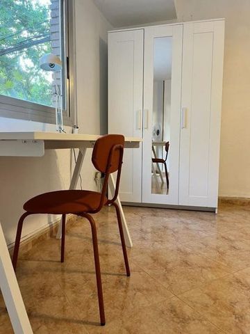 Plaça Nova de lEsglésia, Valencia, Valencian Community 46025 - Photo 5