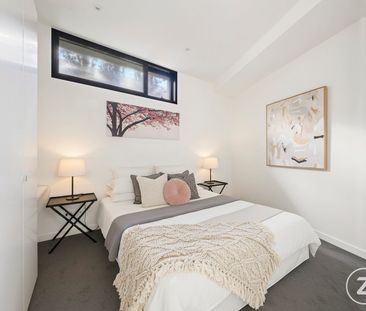 Modern Light-Filled One-Bedroom with Private Courtyard - Photo 6