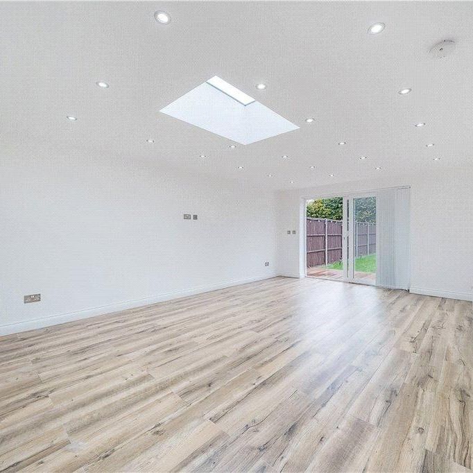 5 bedroom bungalow to rent - Photo 1