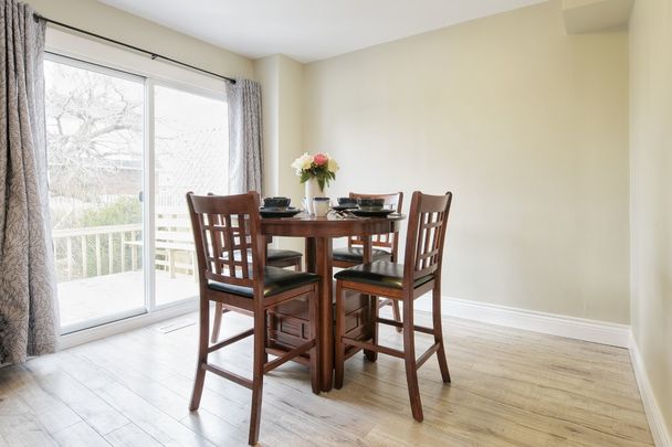 **BEAUTIFUL** 2 Bedroom Main Unit in St. Catharines!! - Photo 1