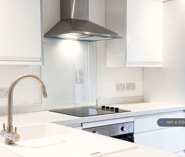 2 bedroom semi-detached house to rent - Photo 4