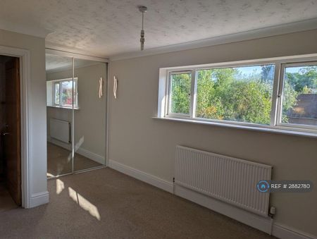 2 bedroom semi-detached house to rent - Photo 4