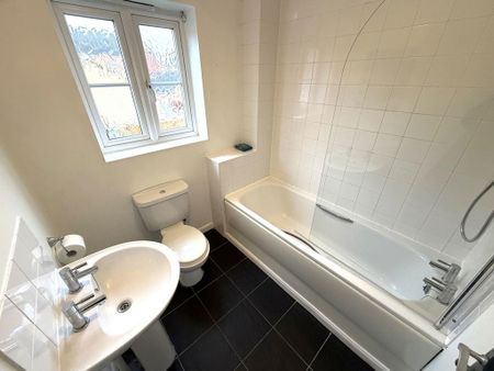 3 bedroom terraced house to rent - Photo 5