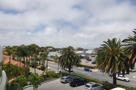 LUXURY 3-BEDROOM APARTMENT, WALKING DISTANCE TO WESTFIELD SHOPPING CENTRE WEST LAKES - Photo 4