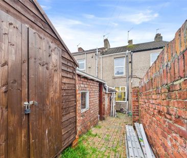 2 bedroom terraced house to rent - Photo 5