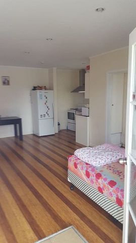 Charming 2BR Onehunga Unit w/AC! - Photo 4