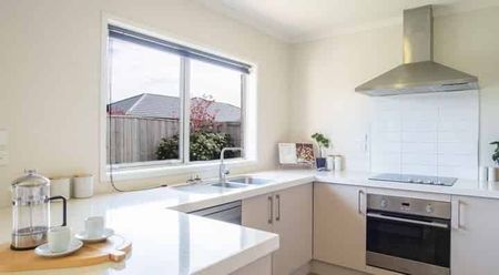 Lovely Family Home - Photo 3