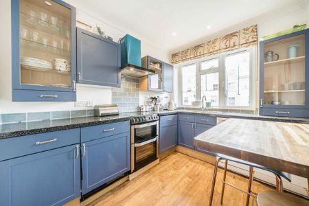 3 bedroom flat to rent - Photo 4