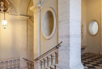 Center-Historic Jewish Quarter: Elegant apartment situated in beautiful Palazzo Nobiliare. Entrance, spacious living with original wood frescoed ceilings, large modern dining and kitchen, 4 bedrooms, 4 Baths, small terrace. #1527