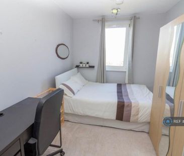 1 bedroom in a flat share to rent - Photo 3