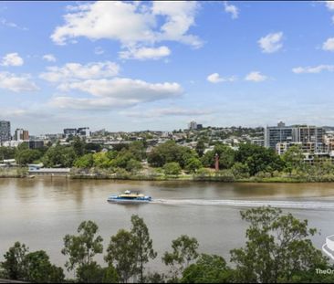 River front spacious two bedroom apartment in a well presented complex with great facilities! - Photo 5