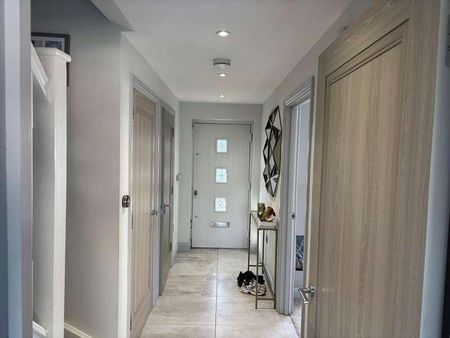 Victoria Road, Eton Wick, Windsor, Berkshire, SL4 - Photo 3
