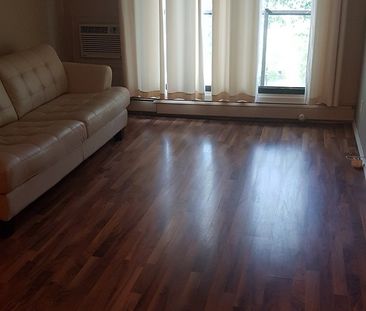 Nutana - 1 Bedroom/ 1 Bathroom Condo - 1013 Lansdowne Ave. - Photo 4