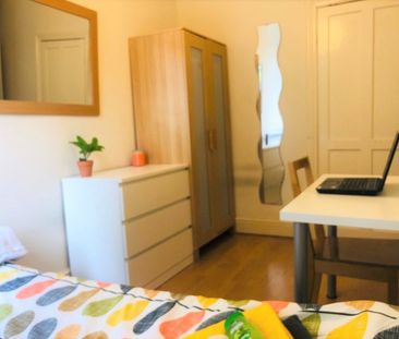 6 Bed Terraced House, Pomona Street, S11 - Photo 5