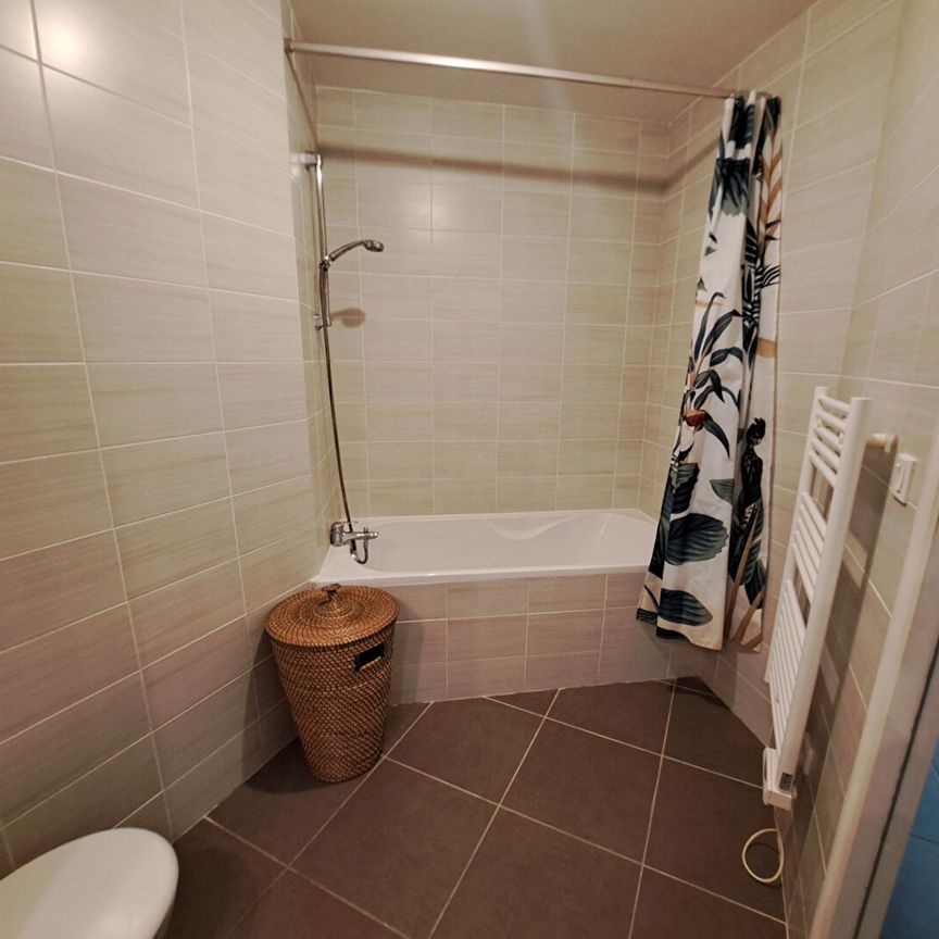 Appartement Villeneuve Les Avignon 2 pièce(s) 42.68 m2 - Terrasse - Place de parking, - Photo 1