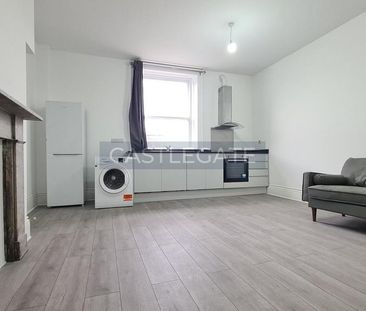 1 bedroom ground floor flat to rent - Photo 1