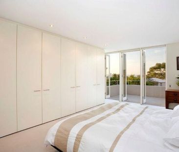 Architecturally Designed Home in the Sought after Woollahra Location - Photo 2