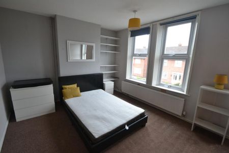 4 bedroom terraced house to rent - Photo 3