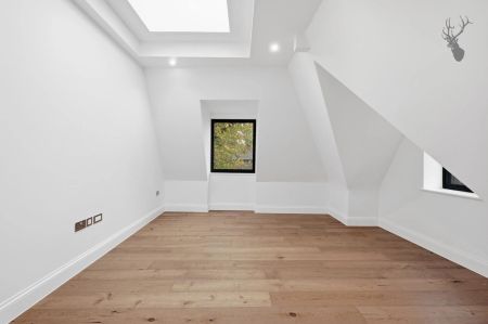 2 Bedroom Apartment - Photo 3