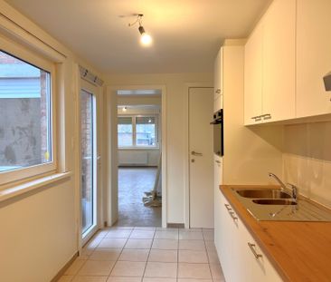Gerenoveerde woning met 2 slaapkamers en tuin. - Photo 1
